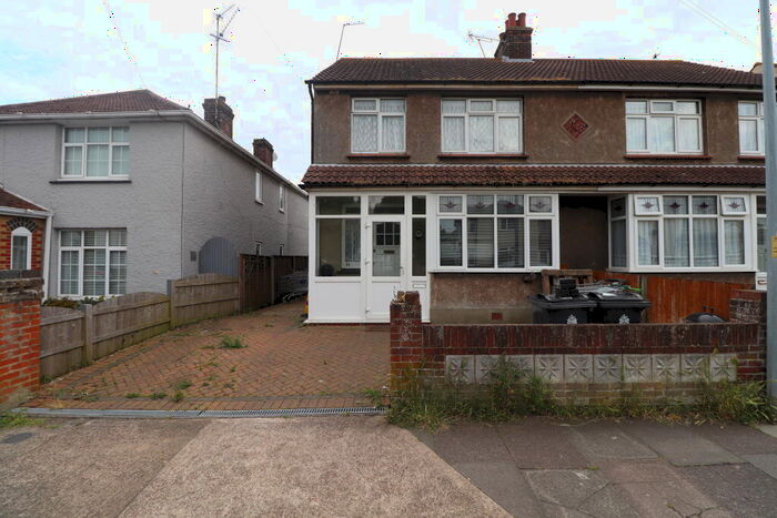 3 Bedroom House To Rent In Anchor Road, CO15