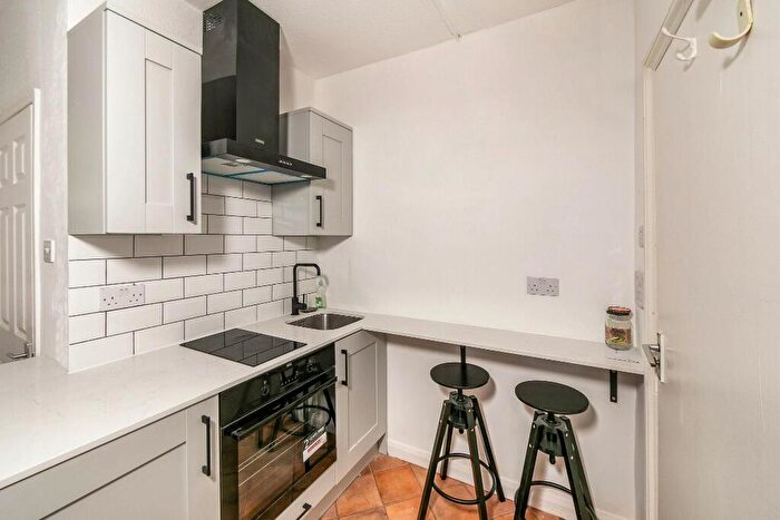 Apartment To Rent In Watlington Street, Reading, Berkshire, RG1