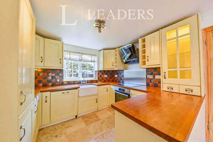 3 Bedroom End Of Terrace House To Rent In Lockley Crescent, AL10