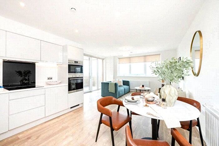 2 Bedroom Flat To Rent In Elmsleigh Road, Staines-Upon-Thames, Surrey, TW18