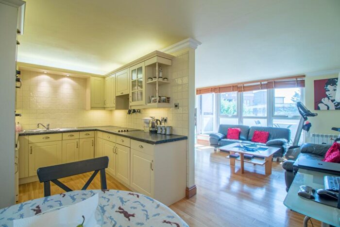 2 Bedroom Flat For Sale In Norman Court, Nether Street, London, N3
