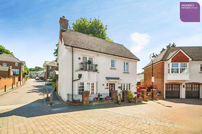 3 Bedroom Detached House For Sale In Watermans Way, DA9