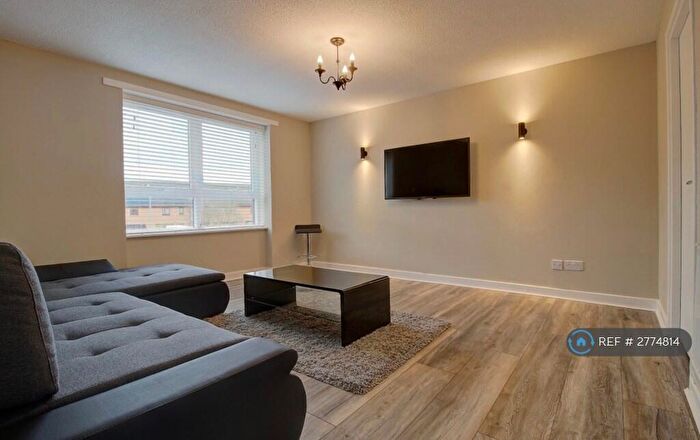 2 Bedroom Flat To Rent In Laighpark View, Paisley, PA3