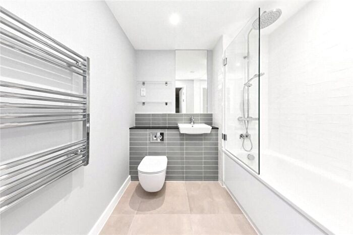 2 Bedroom Flat To Rent In Chevette Court, Kimpton Road, Luton, LU2