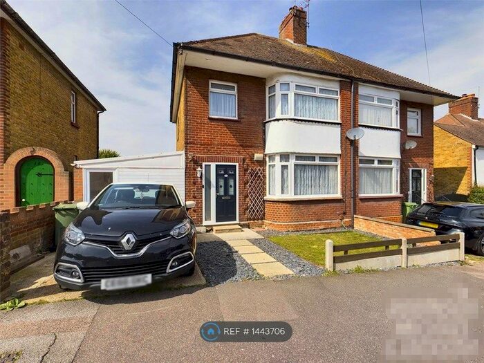 4 Bedroom Semi-Detached House To Rent In Gaze Hill Avenue, Sittingbourne, ME10