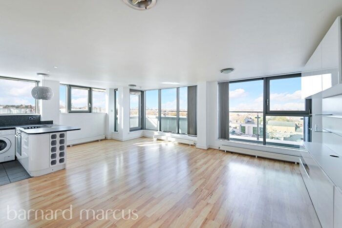 2 Bedroom Flat To Rent In Hardwicks Square, London, SW18