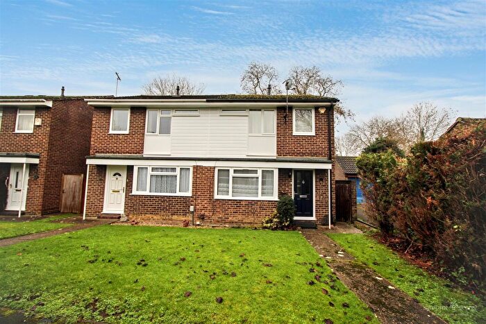 3 Bedroom Semi Detached House For Sale In Narromine Drive, Calcot, Reading, RG31