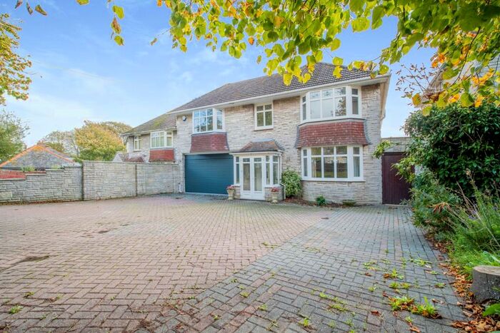 5 Bedroom House To Rent In Chickerell Road - Weymouth, DT4