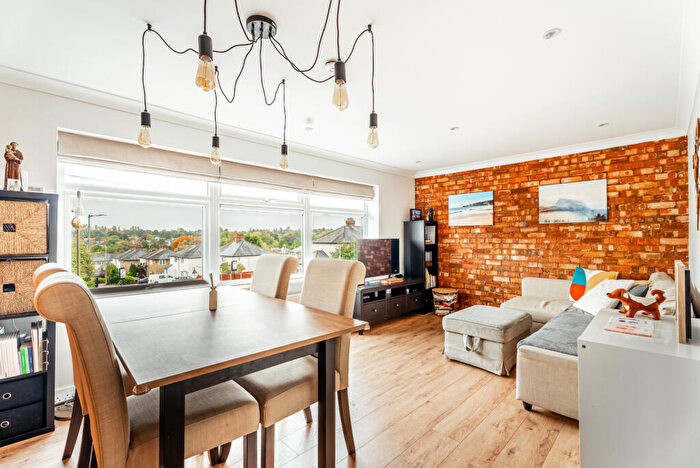 2 Bedroom Apartment For Sale In Old London Road, St. Albans, Hertfordshire, AL1