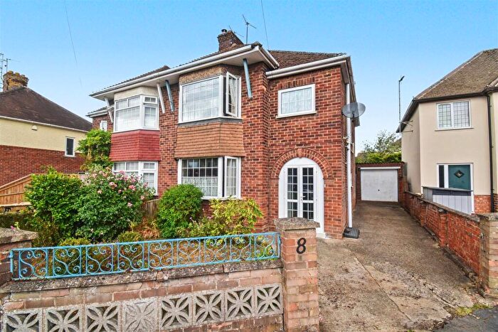 3 Bedroom Semi-Detached House For Sale In , Streather Drive, Corby, NN17