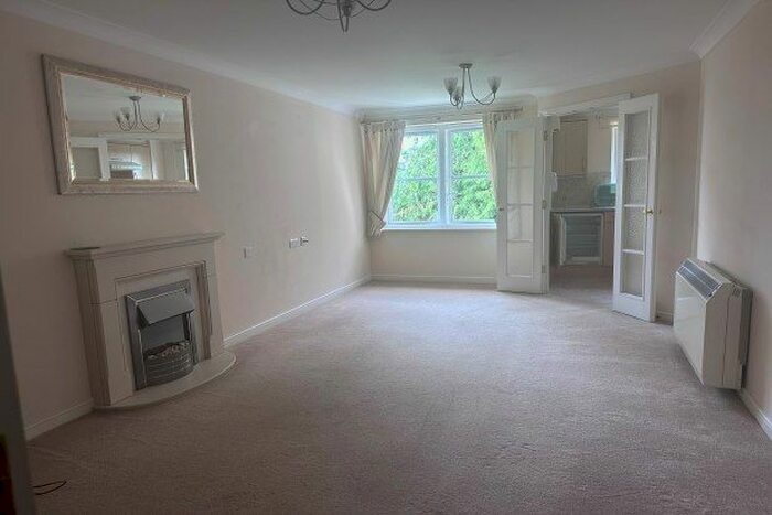 1 Bedroom Flat To Rent In Risingholme Court, Heathfield, TN21