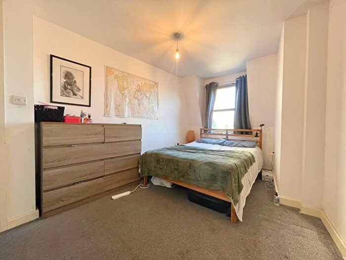 1 Bedroom Flat To Rent In Hendre Road, SE1