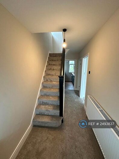 3 Bedroom Semi-Detached House To Rent In Crawley Green Road, Luton, LU2