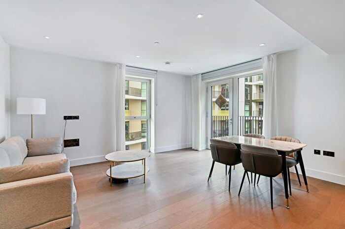 2 Bedroom Flat To Rent In Cascade Apartments, White City Living, London, W12