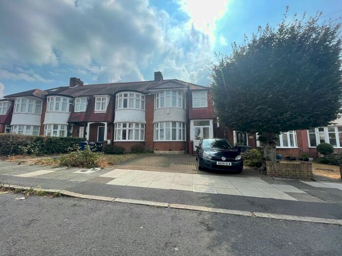 3 Bedroom Semi-Detached House To Rent In Arlington Road, London, N14