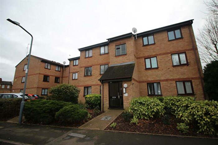 2 Bedroom Flat To Rent In Avenue Road, Chadwell Heath, Essex, RM6