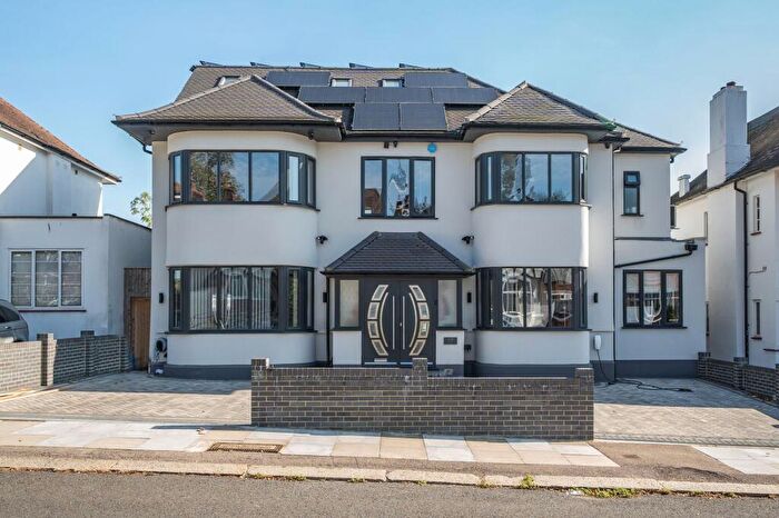 6 Bedroom Property For Sale In Highview Avenue, Edgware, HA8