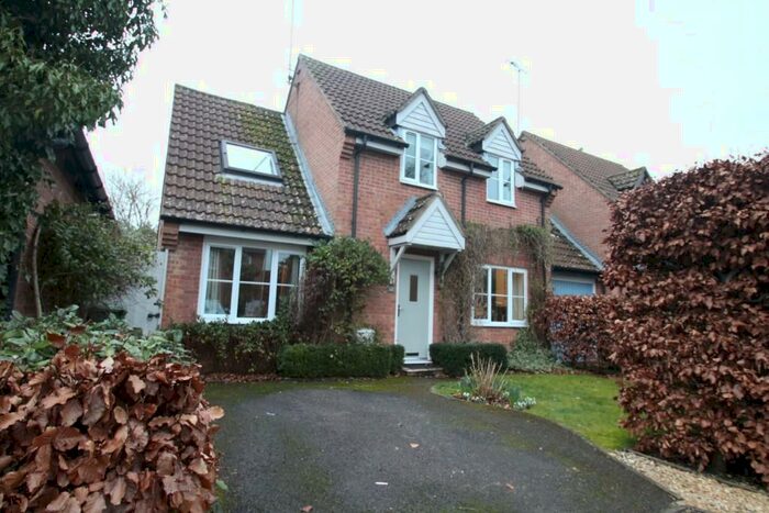 3 Bedroom Link Detached House To Rent In Wessex Close, Hungerford, Berkshire, ., RG17