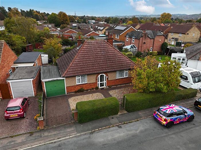 2 Bedroom Bungalow For Sale In Logan Crescent, Market Harborough, LE16