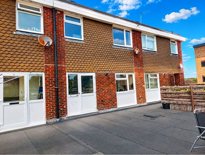 3 Bedroom Flat For Sale In Adastral Square, Poole, BH17