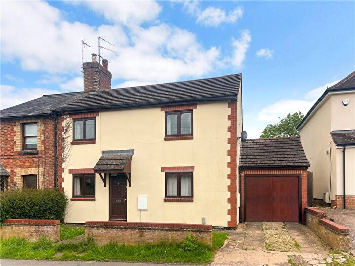 3 Bedroom House To Rent In High Street, Silverstone, NN12