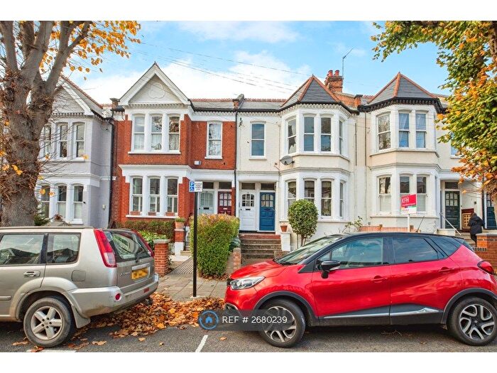 2 Bedroom Flat To Rent In Harborough Road, London, SW16