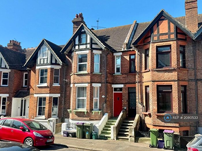 2 Bedroom Flat To Rent In Bradstone Avenue, Folkestone, CT19