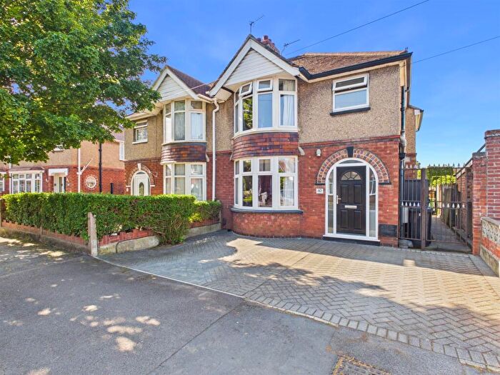 3 Bedroom Semi-Detached House For Sale In Windermere Road, Longlevens, Gloucester, GL2