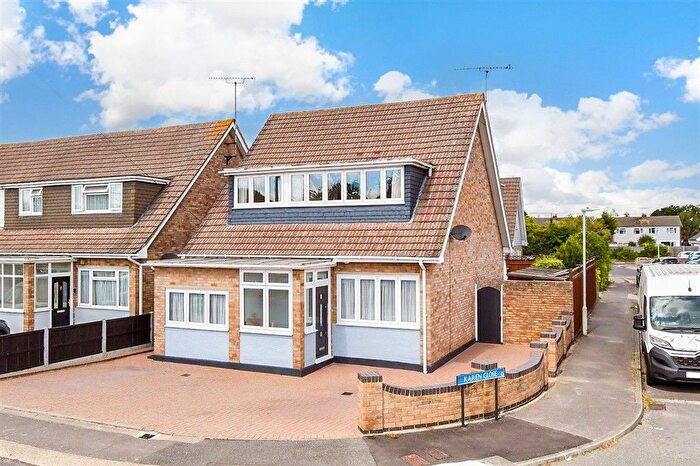 4 Bedroom Detached House For Sale In Oakhurst Drive, Wickford, Essex, SS12