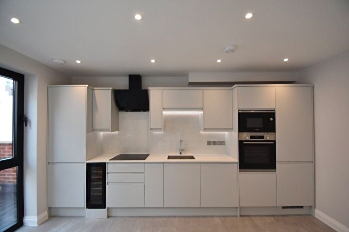 1 Bedroom Flat To Rent In Oak End Way, Gerrards Cross, Buckinghamshire, SL9