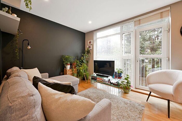 1 Bedroom Flat For Sale In Rockley Court, Brook Green, London, W14
