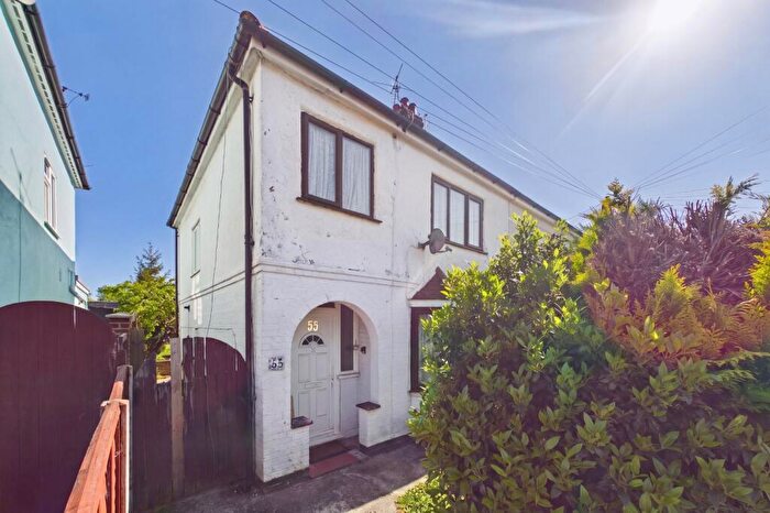 3 Bedroom Semi-Detached House For Sale In Holly Road, Aldershot, Hampshire, GU12