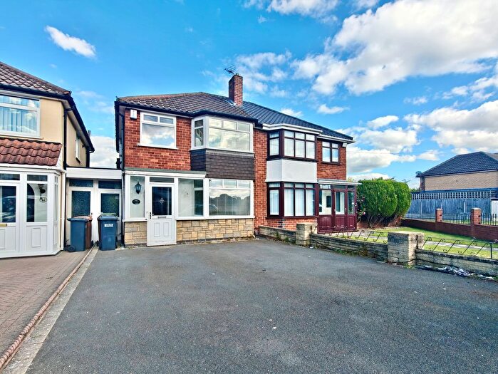 3 Bedroom Semi-Detached House To Rent In Selworthy Road, Birmingham, B36