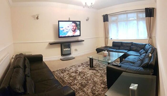10 Bedroom Semi-Detached House To Rent In Kingswood Road, Manchester, M14