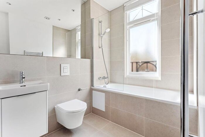 3 Bedroom Flat To Rent In Palm Court, NW3