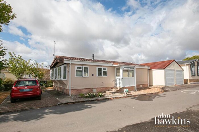 2 Bedroom Park Home For Sale In Lillybrook Estate, Lyneham, SN15