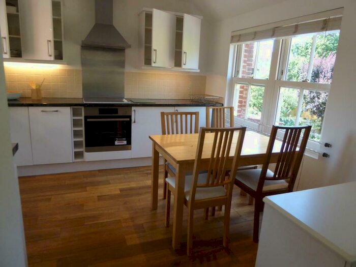 2 Bedroom Apartment To Rent In Divinity Road, Oxford, OX4