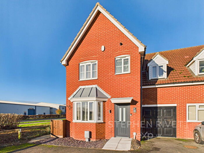 4 Bedroom Semi Detached House For Sale In Brambling Close, Stowmarket, IP14