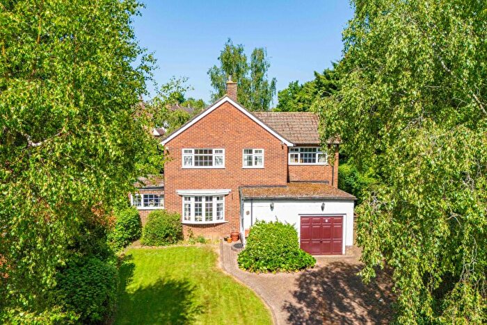 4 Bedroom Detached House For Sale In Common Lane, Harpenden, Hertfordshire, AL5