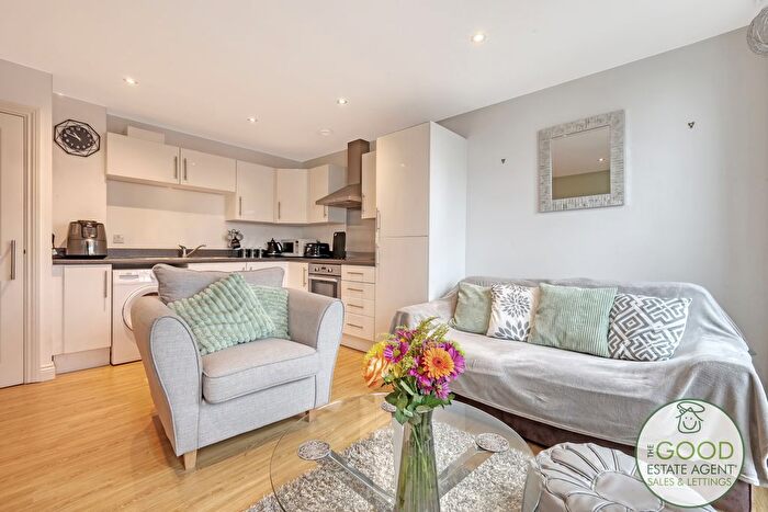 1 Bedroom Flat For Sale In - High Road, Loughton, IG10