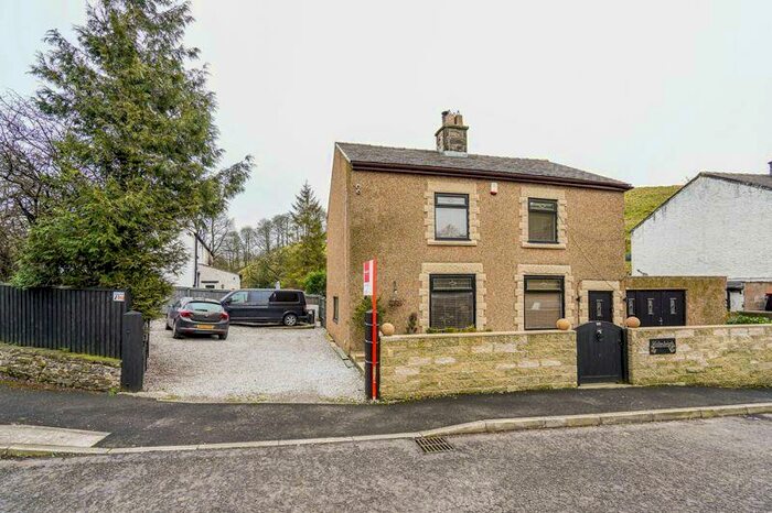 4 Bedroom Detached House For Sale In Homeleigh, Barmoor Clough, Buxton, SK17