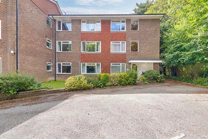 2 Bedroom Apartment For Sale In Broadwater Hall, South Farm Road, Worthing, West Sussex, BN14