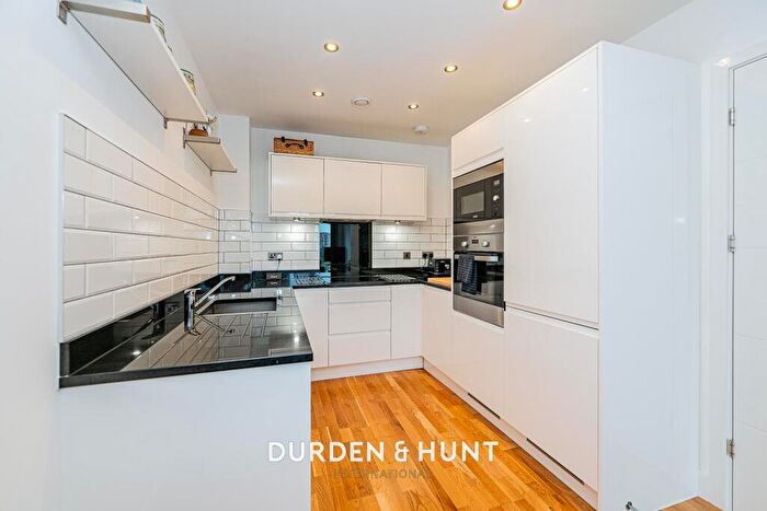 1 Bedroom Apartment For Sale In Upper North Street, Tower Hamlets, E14