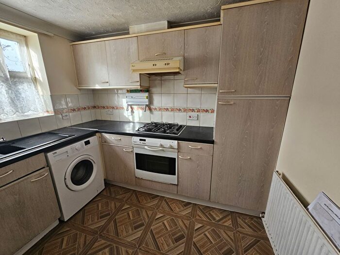 3 Bedroom Semi Detached House To Rent In Bluebell Way, Ilford, IG1