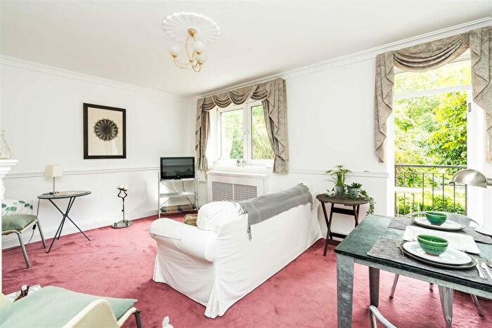 2 Bedroom Flat To Rent In Cathay Street, London, SE16