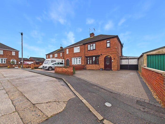 3 Bedroom Semi Detached House For Sale In Andrea Close, Stanground, Peterborough, PE2