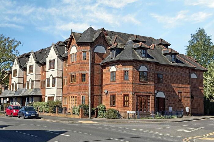 2 Bedroom Flat For Sale In Godalming, GU7