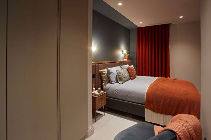 2 Bedroom Flat For Sale In King Street, London, W6