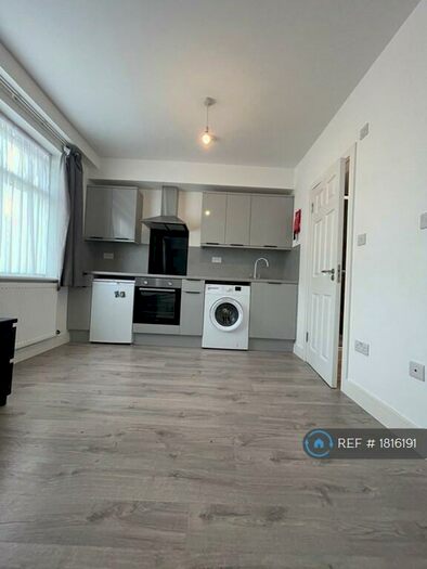 Studio To Rent In Great Cambridge Road, London, N18