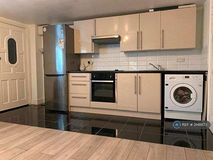 1 Bedroom Flat To Rent In Ground Floor, London, SE15